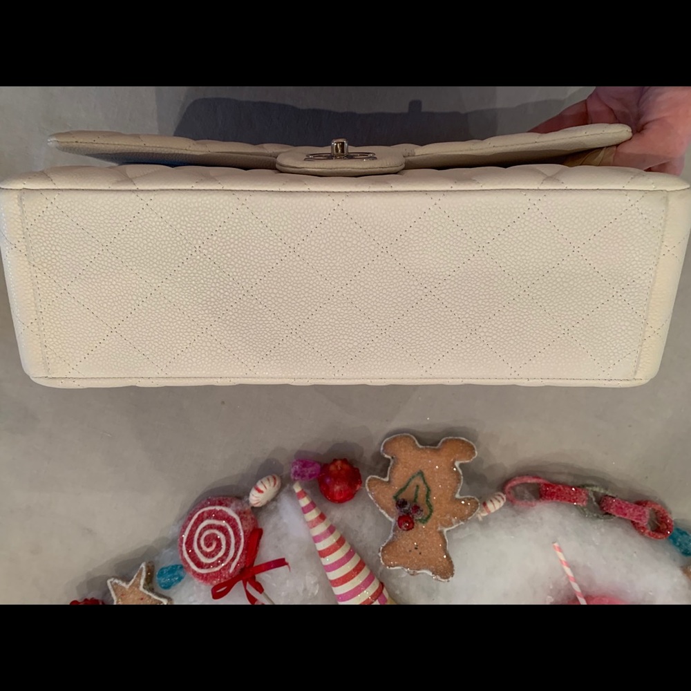 CHANEL Caviar leather Maxi - Picture 9 of 14